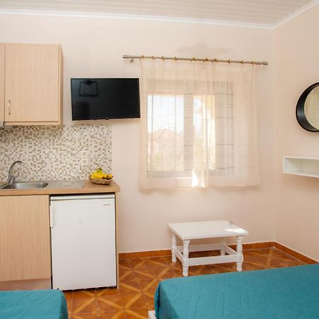 Eros Appartments Kalamitsi  Bagian luar foto