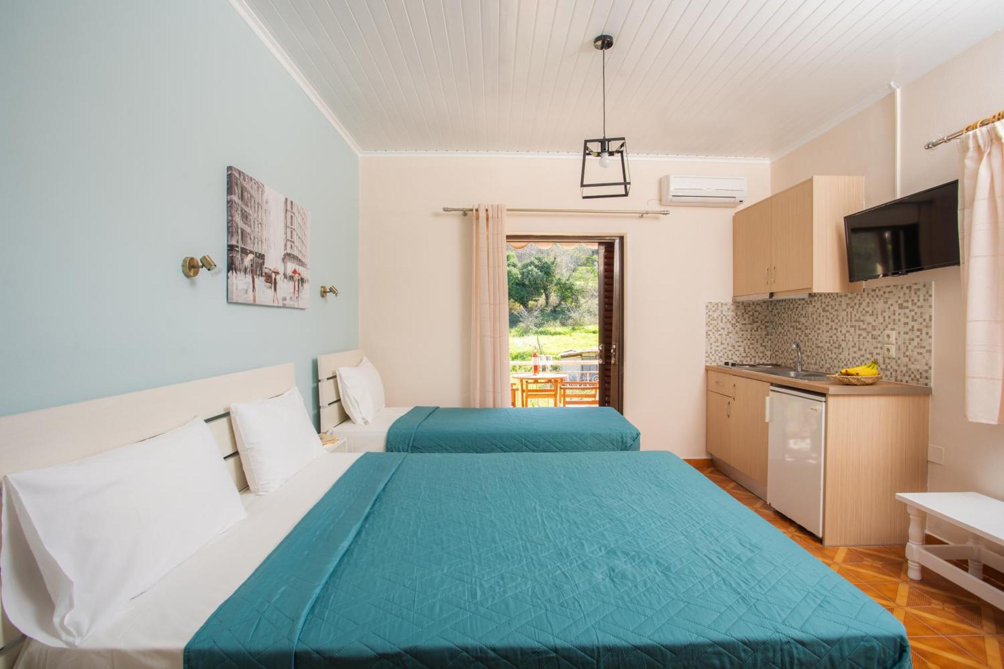 Eros Appartments Kalamitsi  Bagian luar foto