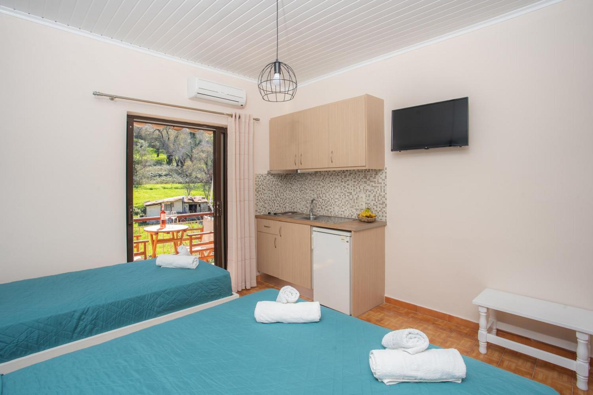 Eros Appartments Kalamitsi  Bagian luar foto
