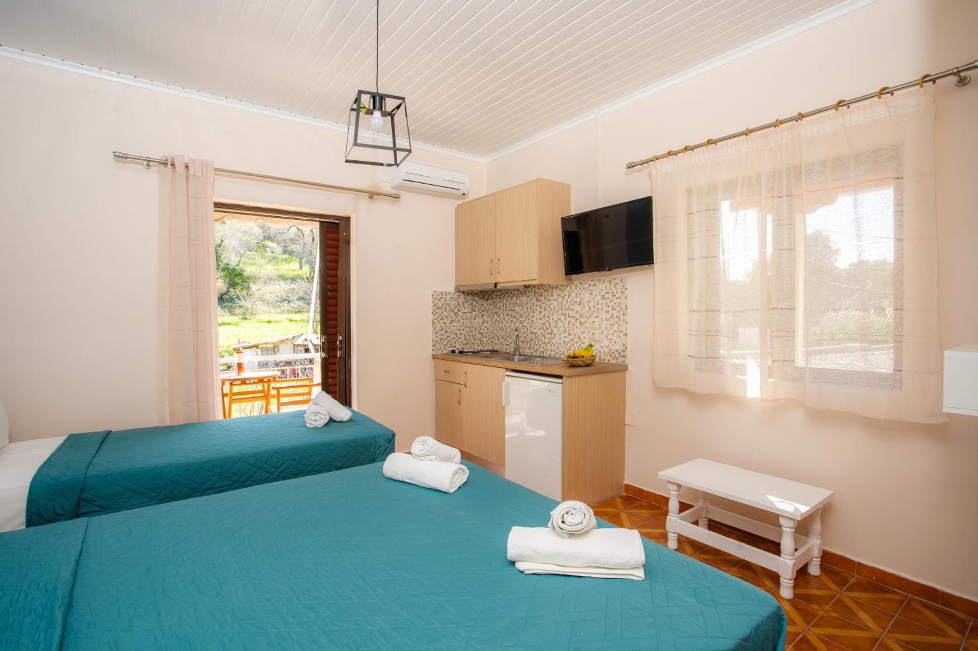 Eros Appartments Kalamitsi  Bagian luar foto