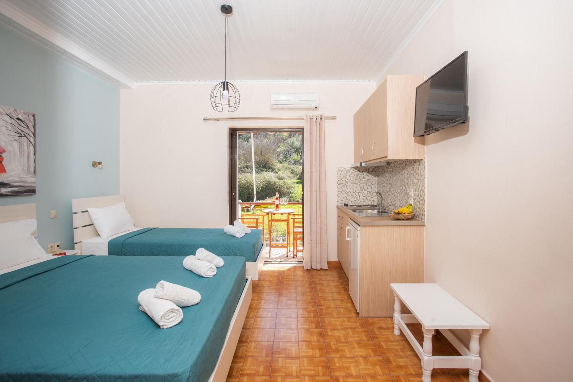 Eros Appartments Kalamitsi  Bagian luar foto