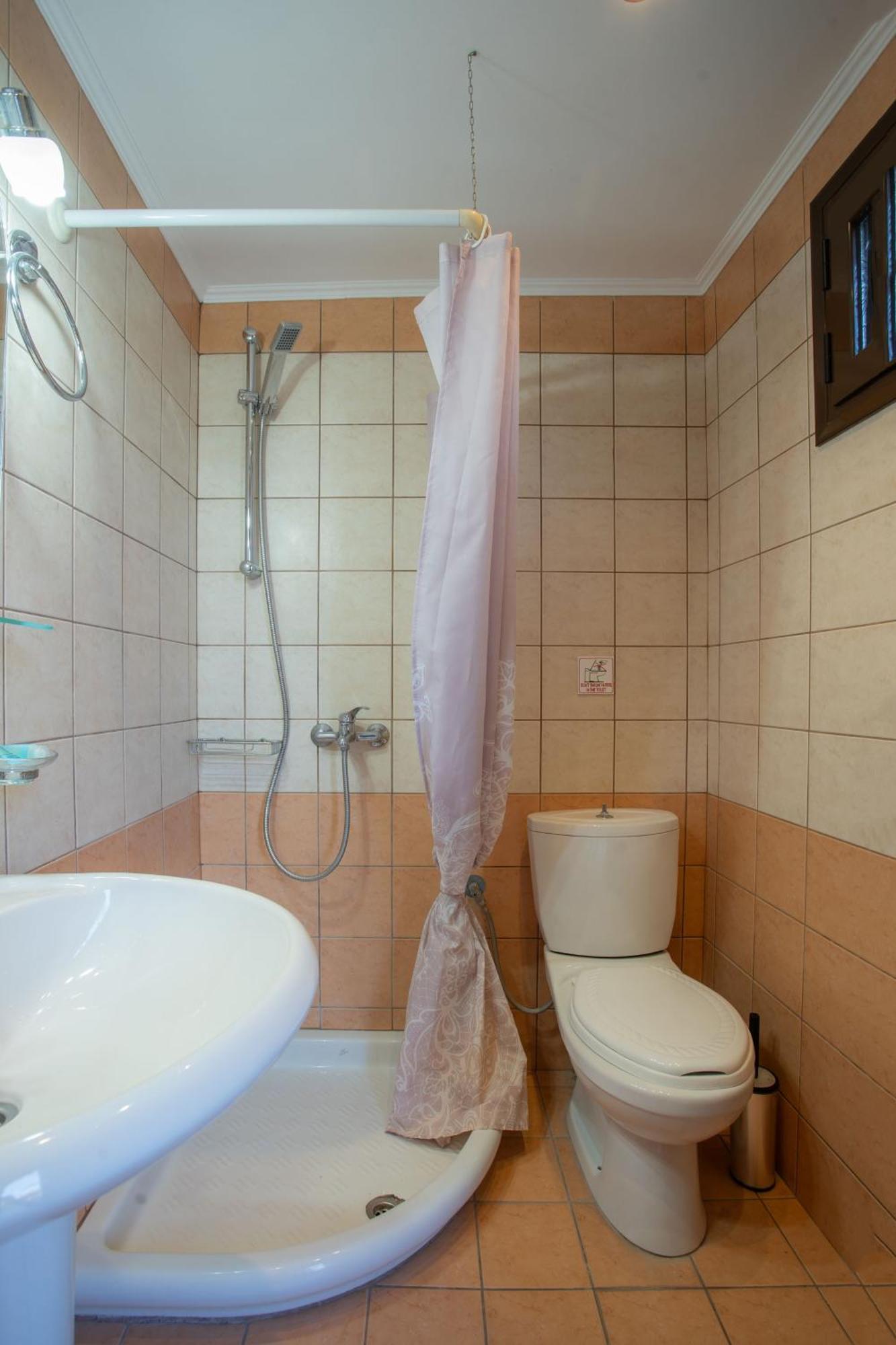 Eros Appartments Kalamitsi  Ruang foto